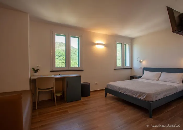 بيت ضيافة Affittacamere Montale 3*